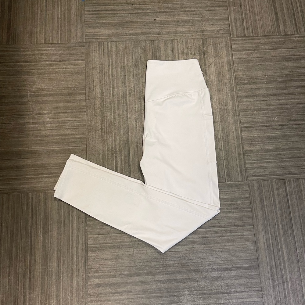Women’s cropped white workout leggings - Picture 3 of 3